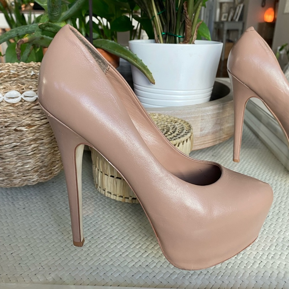 Steve Madden Nude Stiletto Pumps, size 8.5